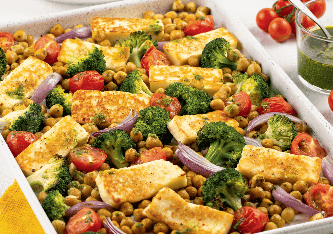 Plaque de halloumi et pois chiches au pesto