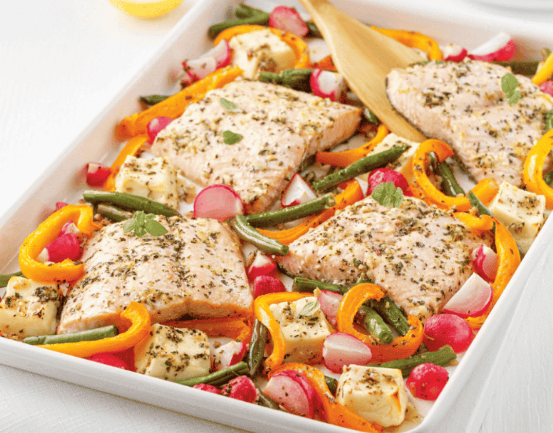 Plaque de saumon, halloumi et légumes