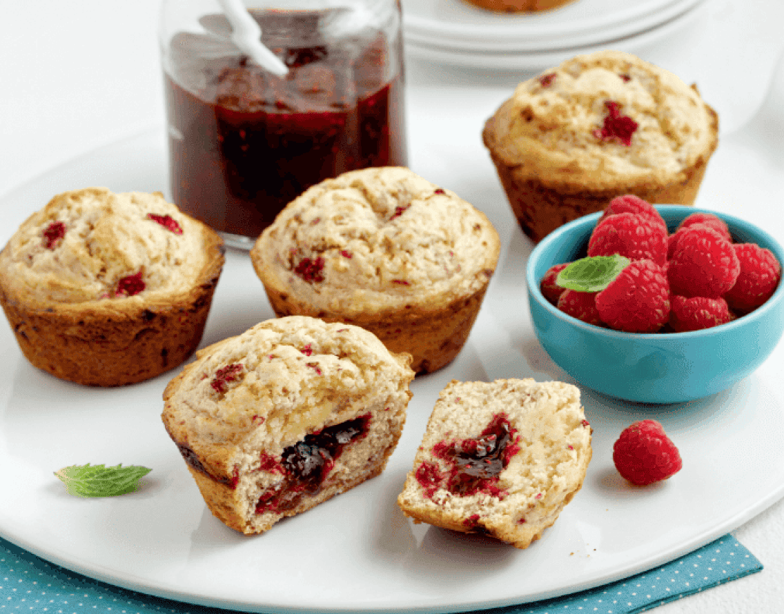 Découvrir la recette des muffins fourrés aux framboises