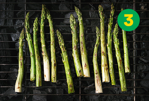 Des asperges sur le barbecue pour les soirées d'été