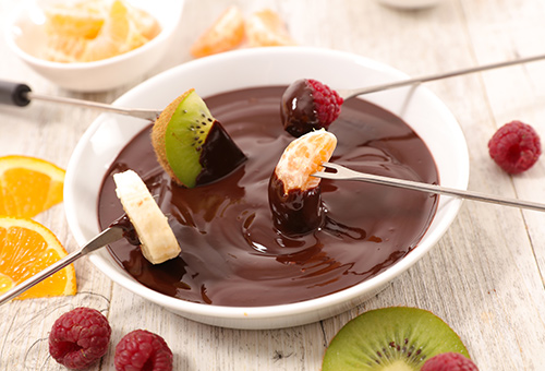 Une fondue au chocolat pour toute la famille