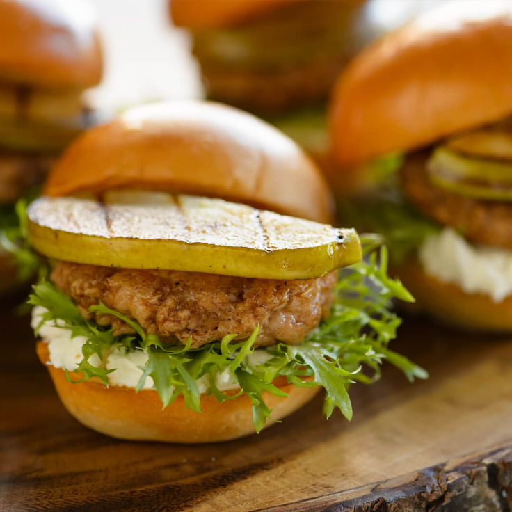 burger de dinde avec tranches de poire