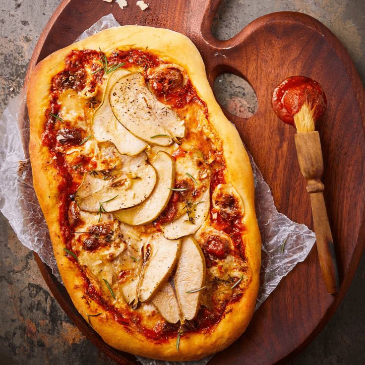 pizza aux poires avec brie et romarin