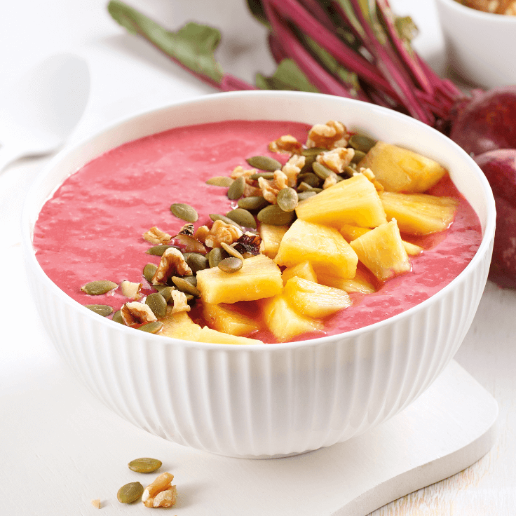 bol smoothie fraises, betterave et ananas